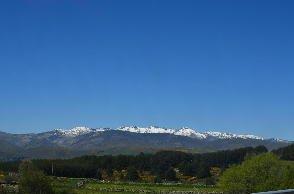 ホテル Hostal Refugio De Gredos ナバレドンダ・デ・グレドス エクステリア 写真