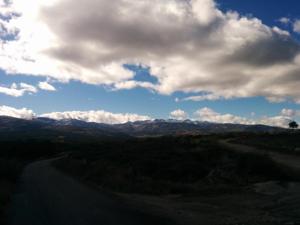 ホテル Hostal Refugio De Gredos ナバレドンダ・デ・グレドス エクステリア 写真